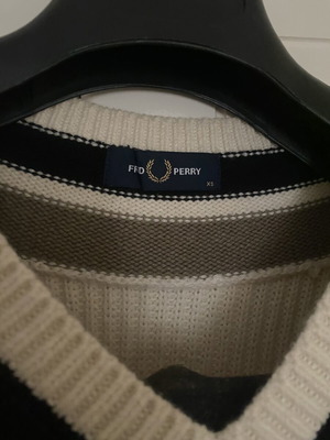Fred Perry wool sweater like new, men's XS fitting medium, unisex long