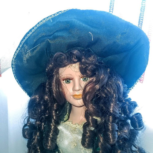 Porcelain doll like new, 40 cm tall, hand-painted
