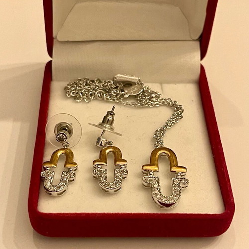 Necklace and earrings set new