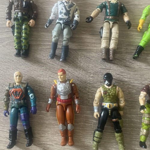 13 Gi Joe figures, pack
