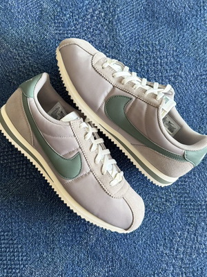 Nike Cortez Textile (GS) women's sneakers size 40