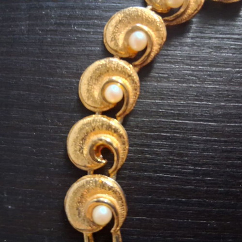 Vintage gold-tone necklace with pearls