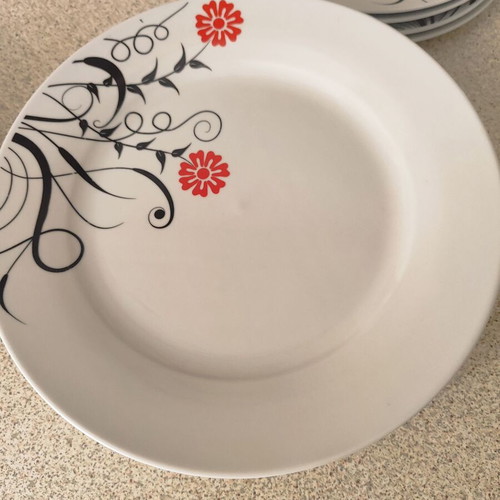 Dinnerware set 14 pieces plates