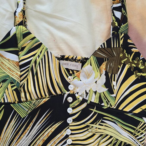 Crop top with exotic tropical print and adjustable straps, size T3