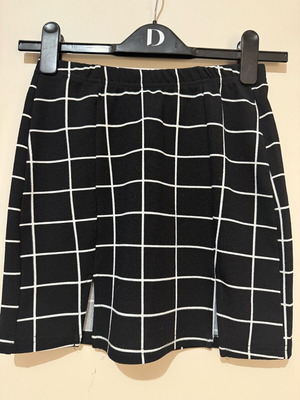 Shein μίνι φούστα με καρό σχέδιο μαύρο και λευκό, πολύ καλή