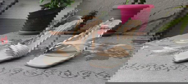 Μπεζ πέδιλα Tsakiris Mallas