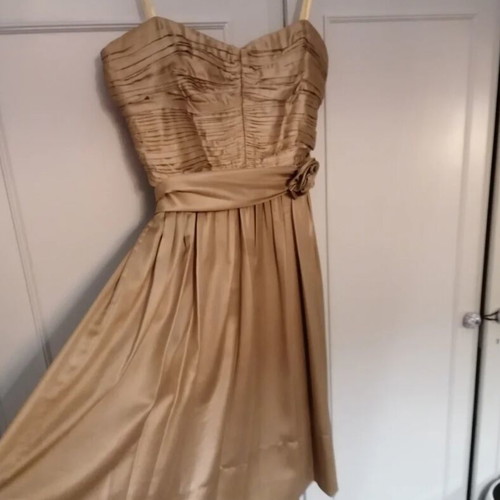 Bcbg Max Azria silk midi dress beige - 50,00 - Vendora.cy Bcbg Max Azria silk midi dress beige - 50,00 - Vendora.cy