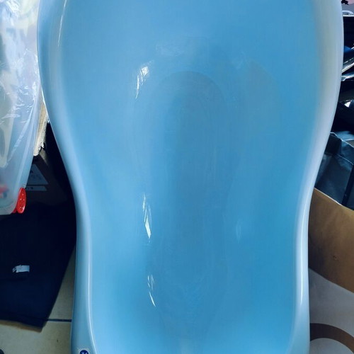 Changing pad and baby bath like new