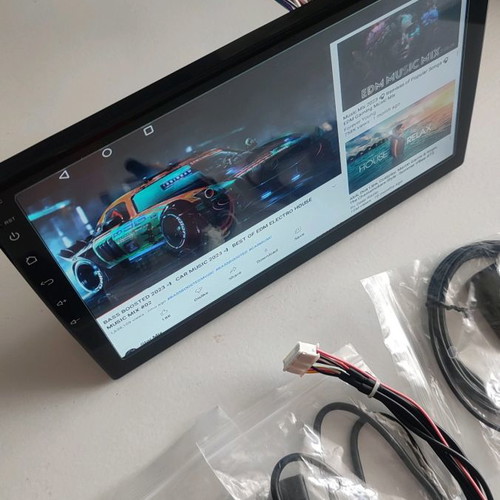 Sinosmart Multimedia 10.1" used with screen protection