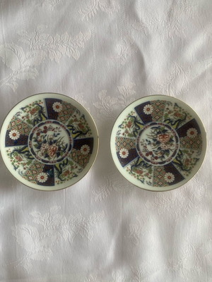 Decorative plates used in excellent condition