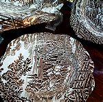 Johnson Brothers Αγγλίας Συλλεκτικό Σετ 7 τμχ Πιάτων πορσελάνης οκτάγωνα με δίχρωμη κλασική παράσταση εποχής...Πιατέλα  και 6 πιάτα ... Άθικτα με σφραγίδες γνησιότητας! (Δείτε φωτογραφίες)
