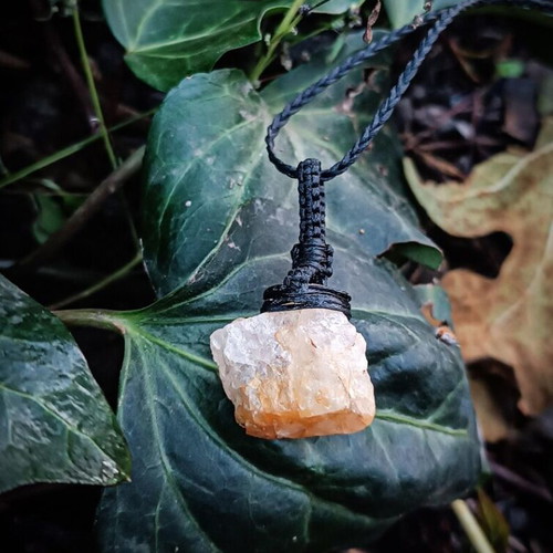 Necklace with raw Greek quartz new, macrame