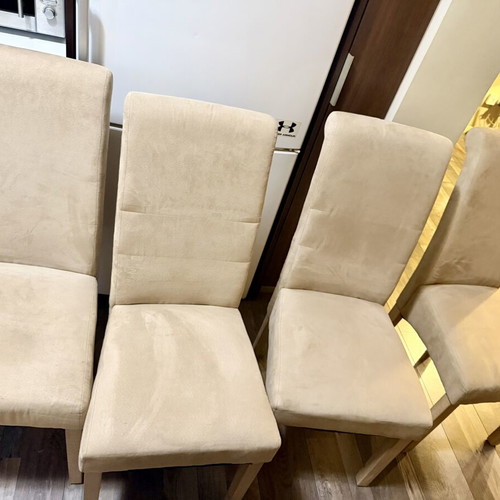 Dining table and 4 chairs set like new, oak and beige fabric