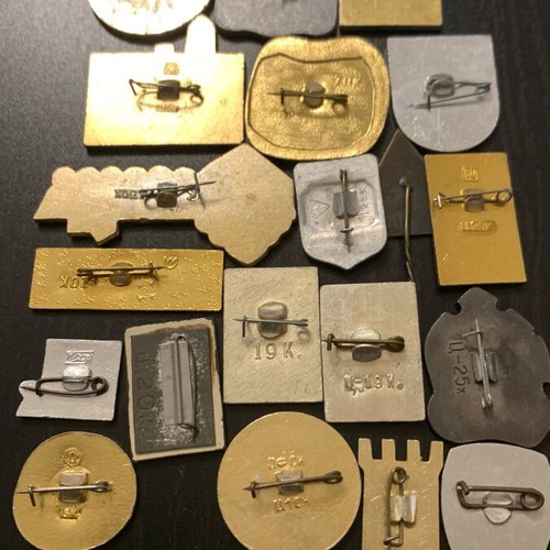 Mixed pins used, pack of 20 pieces