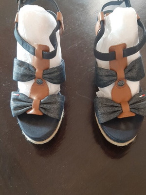 Tommy Hilfiger Women's Denim Platform Sandals Size 40 New