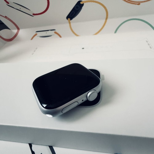 Apple Watch SE 2nd Gen 44mm GPS Silver Aluminium with White Sport Band