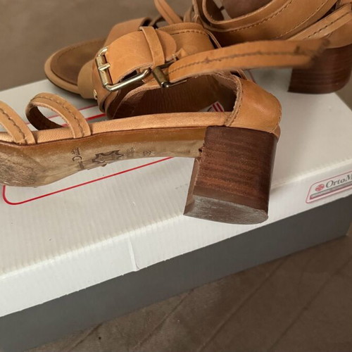 Leather sandals like new, size 38, beige Made In Italia