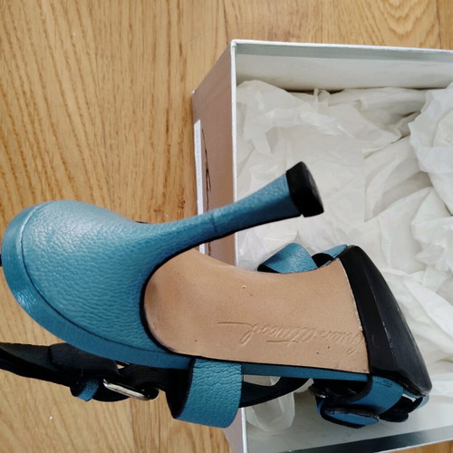 Δερμάτινα πέδιλα Brian Atwood μοντέλο Glenda σαν καινούργιο, μπλε