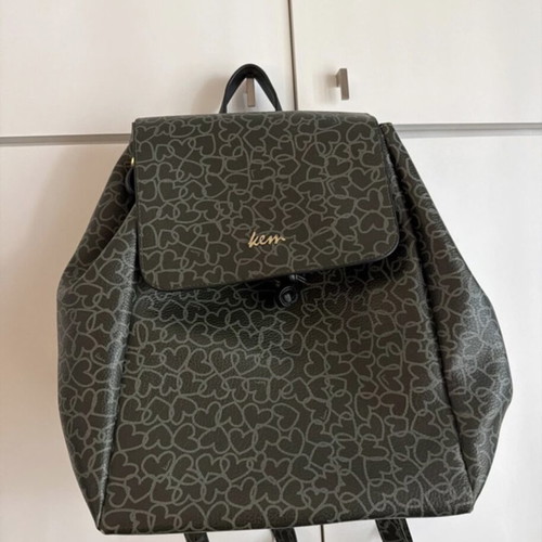 Kem backpack like new, green, spacious design