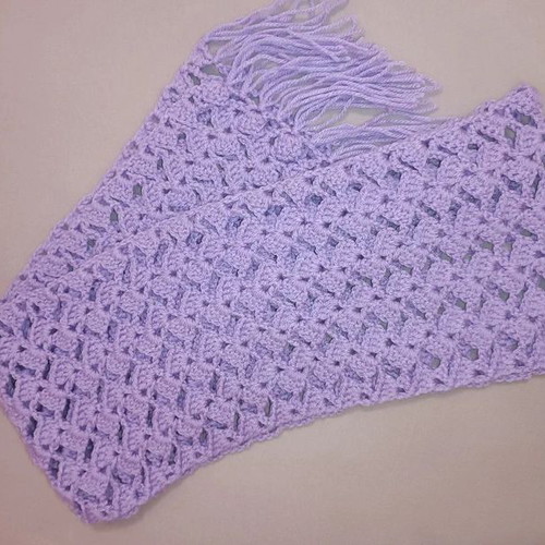 Knitted scarf like new, wool, purple with fringes