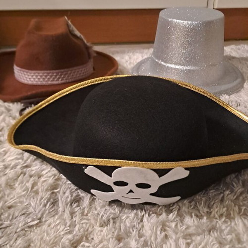 Carnival hats used, set of 3 pieces