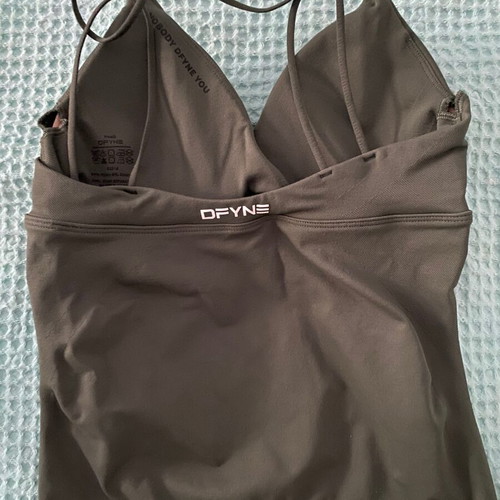 Dfyne sports top, green, size S