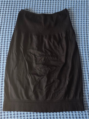 Bershka thin basic high-waisted skirt, size Medium, black