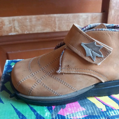 Children's beige boots new, size 26 for boys