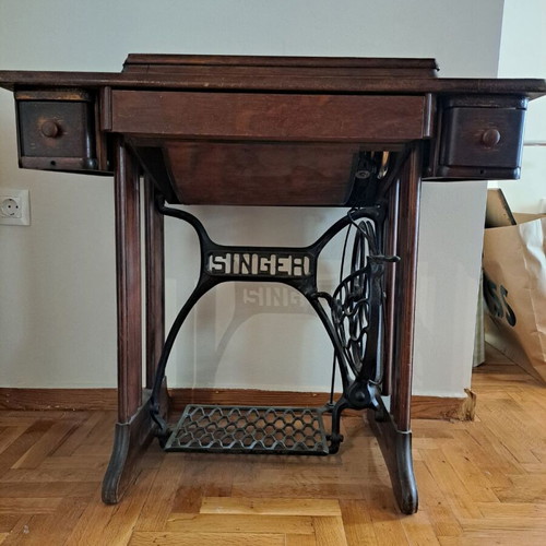 Singer sewing machine used, fully functional