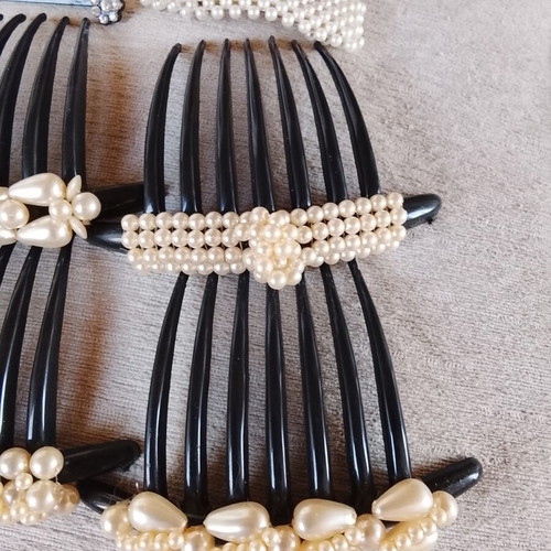 Set of 4 large pearl hair combs with rhinestone clip and pearl barrette