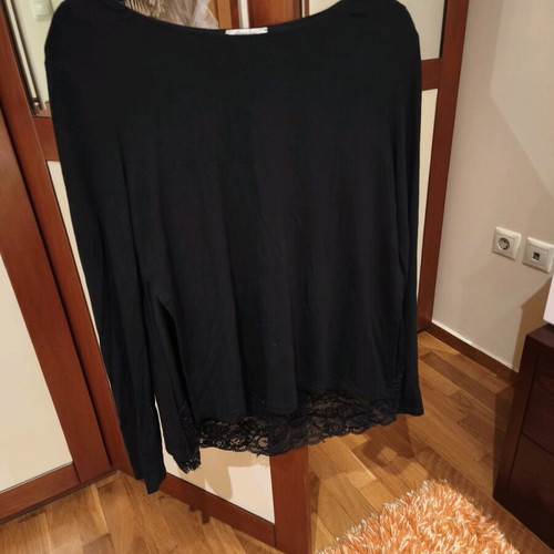 Regalinas blouse new, black with lace, size S