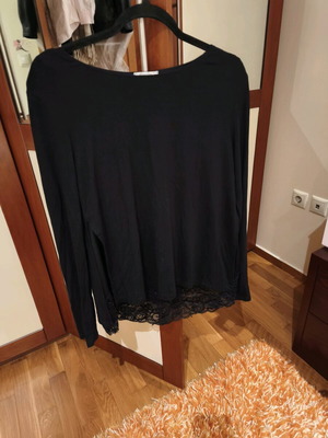Regalinas blouse new, black with lace, size S