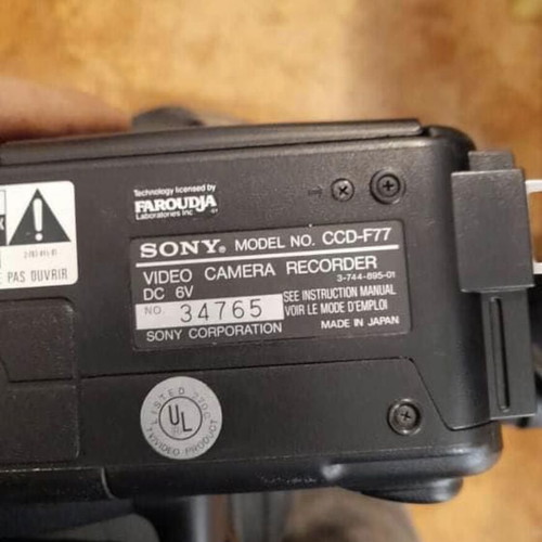 Sony Handycam CCD-F77 Hi-Fi Stereo Video8 camcorder like new with case and accessories