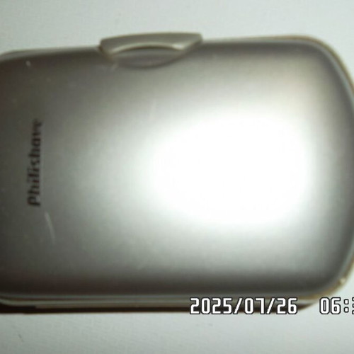 Philishave battery shaver used with case and brush