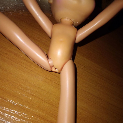 El Greco Happy Sister doll used with loose hip joint