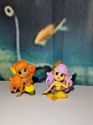 Fizz 'n' Surprise Mermaids figures used, set of 2 by Moose Toys