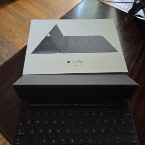 Apple iPad Pro Smart Keyboard like new