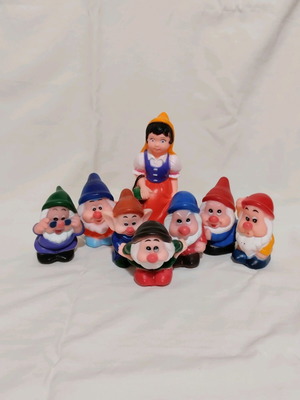 Squeaky Toys Snow White and the Seven Dwarfs pack of 8 unused figures