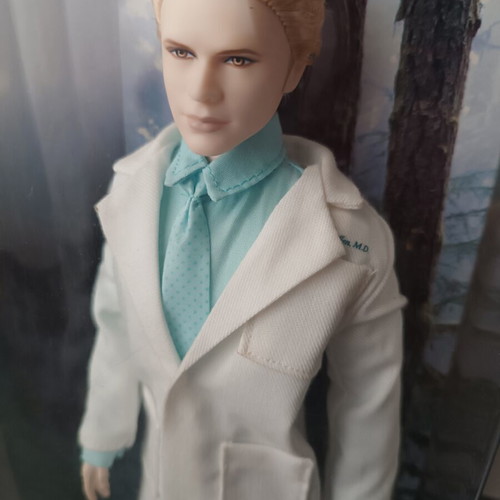 The Twilight Saga Carlisle doll new, Mattel Pink Label NRFB