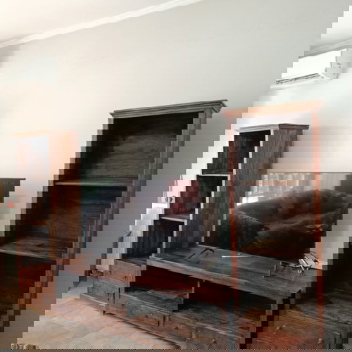 Σύνθετο σαλονιού vintage μεταχειρισμένο με τραπεζάκι και γραφείο από ξύλο τικ