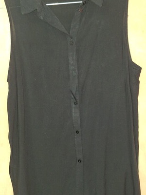 Γυναικείο πουκάμισο αμάνικο μαύρο Bershka σαν καινούργιο, μέγεθος M με σκίσιμο