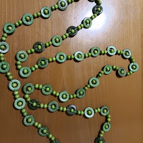 Wooden necklace new, long, green