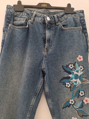 Τζιν παντελόνι Marks & Spencer με κέντημα, μέγεθος 40, σαν καινούργιο