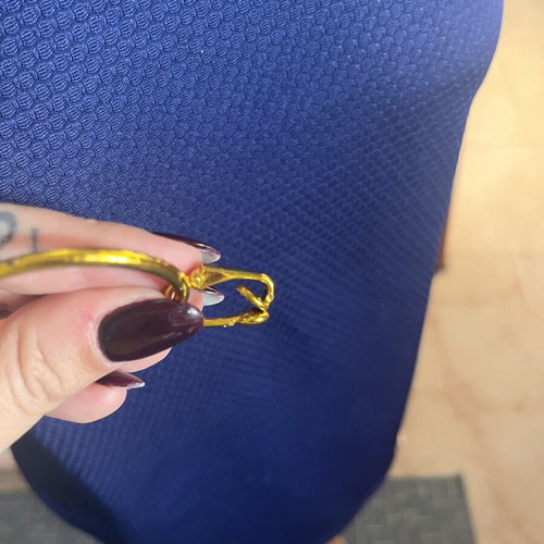 Earring like new with clip, gold color