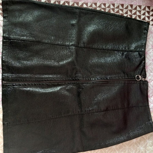 Owtwo vinyl skirt like new, one size, black with zipper