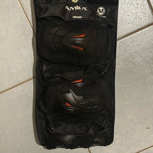 Skating protective gear set size M like new