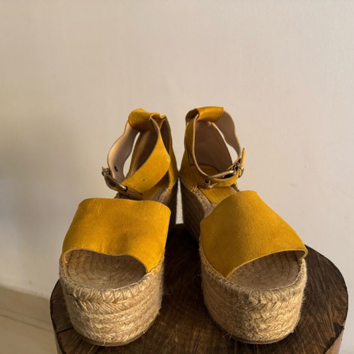 Alohas platform yellow like new, leather, size 39