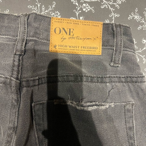 One Teaspoon jeans size 25 like new, black and grey