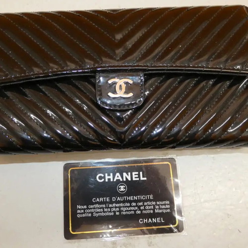 Chanel Chevron Long Flap Wallet patent leather vintage 2005-2006 like new