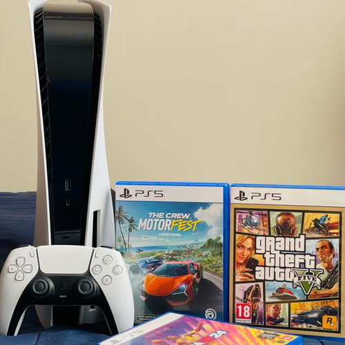 Playstation 5 Disc Edition като нов с контролер и 3 игри